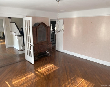 56 Nassau Boulevard - Photo Thumbnail 11