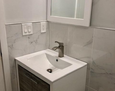 2564 Frankford Avenue - Photo Thumbnail 9