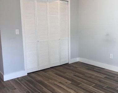 2564 Frankford Avenue - Photo Thumbnail 11