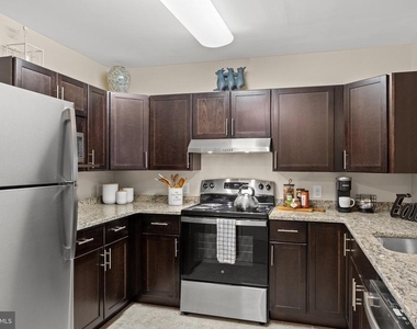 170 Greentree Road - Photo Thumbnail 15