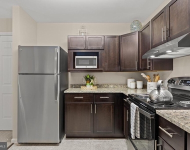 170 Greentree Road - Photo Thumbnail 16