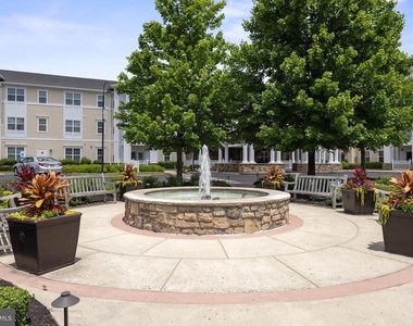 170 Greentree Road - Photo Thumbnail 4