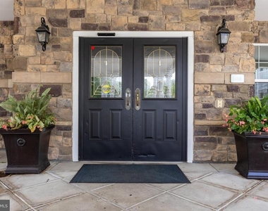 170 Greentree Road - Photo Thumbnail 7