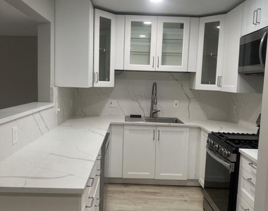 3 Lakecrest Circle - Photo Thumbnail 2
