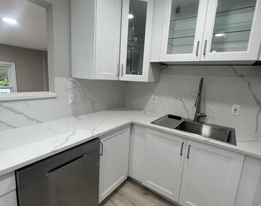3 Lakecrest Circle - Photo Thumbnail 3