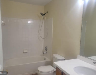 8813 Stoneridge Circle - Photo Thumbnail 9