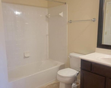 8813 Stoneridge Circle - Photo Thumbnail 11