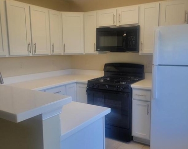 8813 Stoneridge Circle - Photo Thumbnail 13