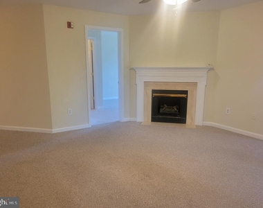 8813 Stoneridge Circle - Photo Thumbnail 4
