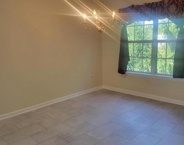8813 Stoneridge Circle - Photo Thumbnail 10