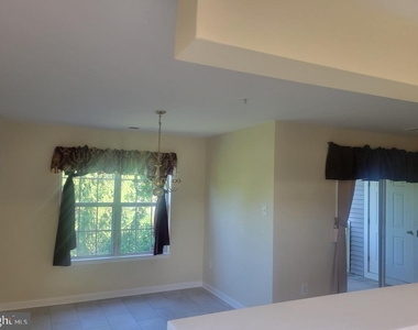 8813 Stoneridge Circle - Photo Thumbnail 6