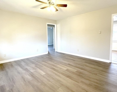 813 S Blount Street - Photo Thumbnail 4