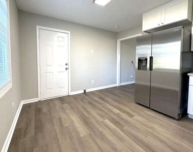 813 S Blount Street - Photo Thumbnail 1
