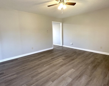 813 S Blount Street - Photo Thumbnail 5