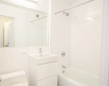West 48th Street - Photo Thumbnail 4