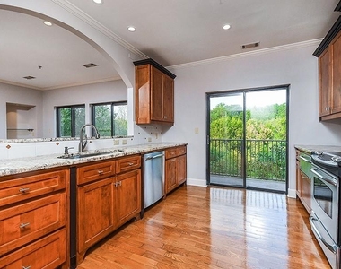 2865 Lenox Road Ne - Photo Thumbnail 9