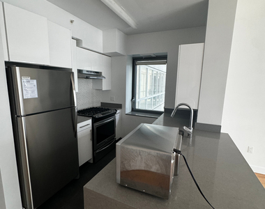 West 57th Street - Photo Thumbnail 5
