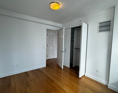 West 57th Street - Photo Thumbnail 7
