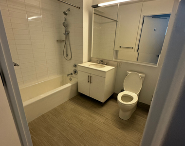 West 57th Street - Photo Thumbnail 10