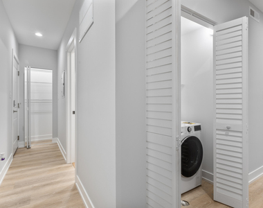 1554 W Juneway Terrace - Photo Thumbnail 5