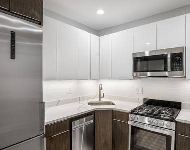 1554 W Juneway Terrace - Photo Thumbnail 2