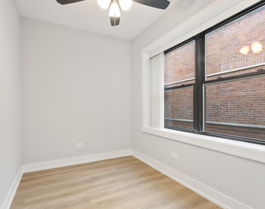 1554 W Juneway Terrace - Photo Thumbnail 8