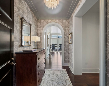 118 E Erie Street - Photo Thumbnail 3