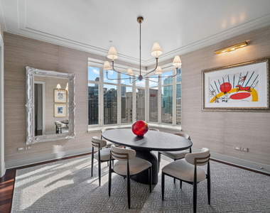 118 E Erie Street - Photo Thumbnail 8