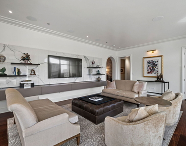118 E Erie Street - Photo Thumbnail 6