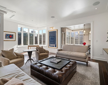 118 E Erie Street - Photo Thumbnail 5