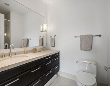118 E Erie Street - Photo Thumbnail 18