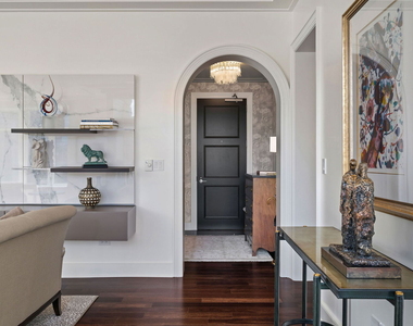 118 E Erie Street - Photo Thumbnail 2