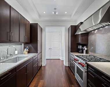 118 E Erie Street - Photo Thumbnail 10