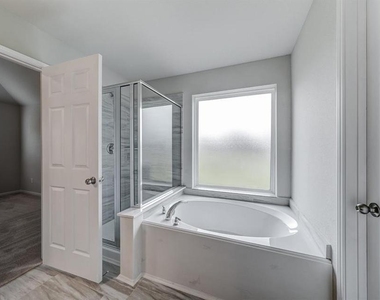 2702 Golden Hills Court - Photo Thumbnail 17