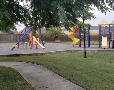 2702 Golden Hills Court - Photo Thumbnail 5