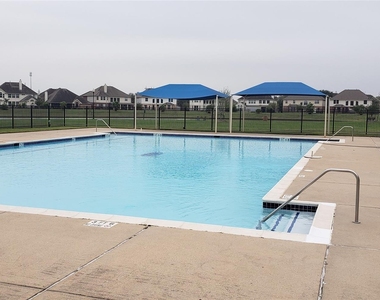 2702 Golden Hills Court - Photo Thumbnail 4