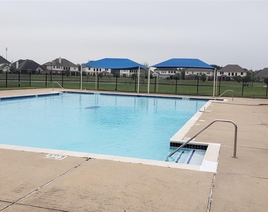 2702 Golden Hills Court - Photo Thumbnail 3