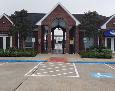 2702 Golden Hills Court - Photo Thumbnail 8
