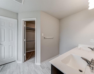 2702 Golden Hills Court - Photo Thumbnail 16