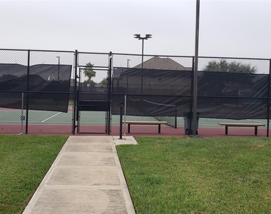2702 Golden Hills Court - Photo Thumbnail 10