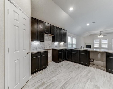 2702 Golden Hills Court - Photo Thumbnail 13