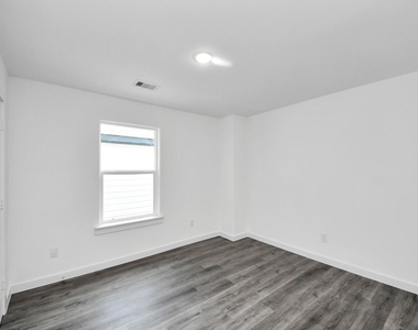 7611 Shotwell - Photo Thumbnail 12