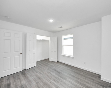 7611 Shotwell - Photo Thumbnail 11