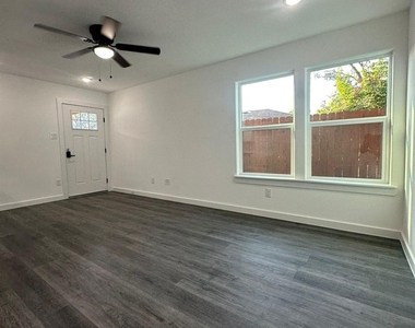 7611 Shotwell - Photo Thumbnail 2