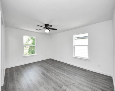 7611 Shotwell - Photo Thumbnail 9