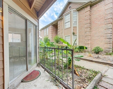 12200 Overbrook Lane - Photo Thumbnail 4