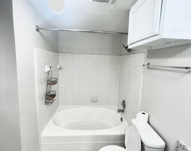 12200 Overbrook Lane - Photo Thumbnail 7