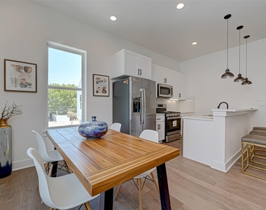 6022 Beall Street - Photo Thumbnail 6