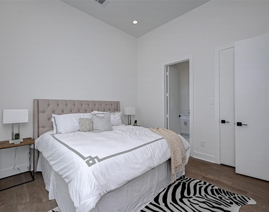 6022 Beall Street - Photo Thumbnail 10