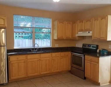 2921 W Walnut Street - Photo Thumbnail 2